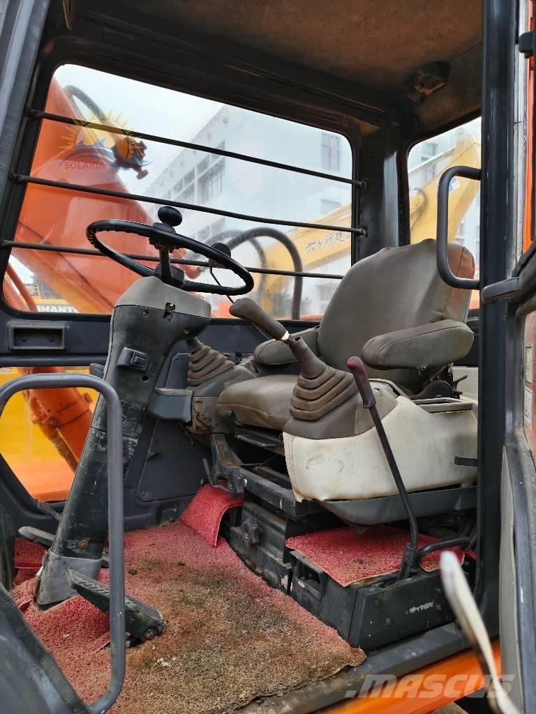 Hitachi EX 100 W D Lastik tekerli ekskavatörler