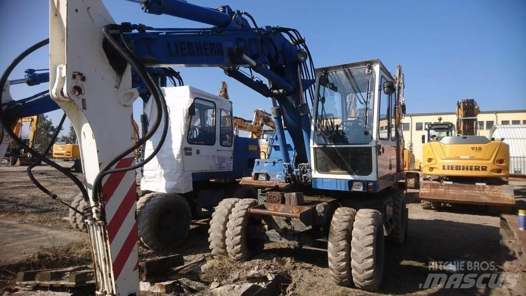 Liebherr A900 Lastik tekerli ekskavatörler