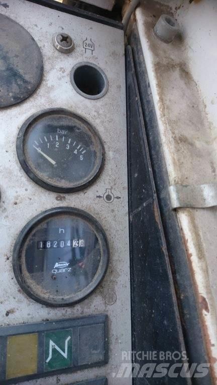 Liebherr A900 Lastik tekerli ekskavatörler