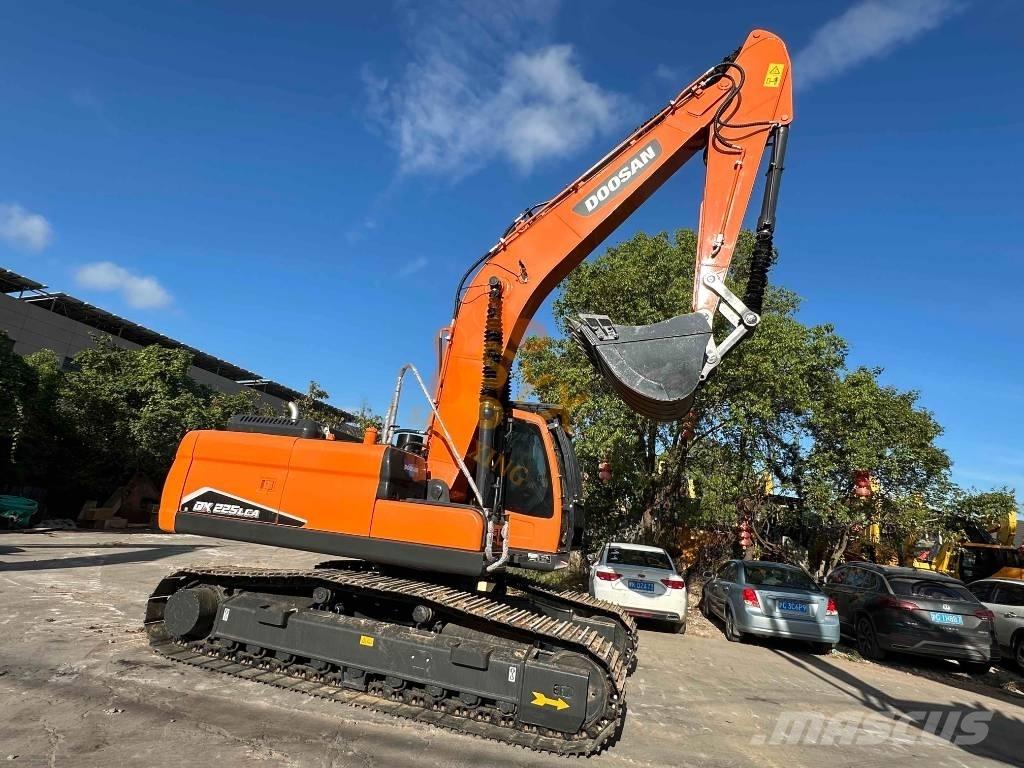 Doosan DX 225 LCA Paletli ekskavatörler