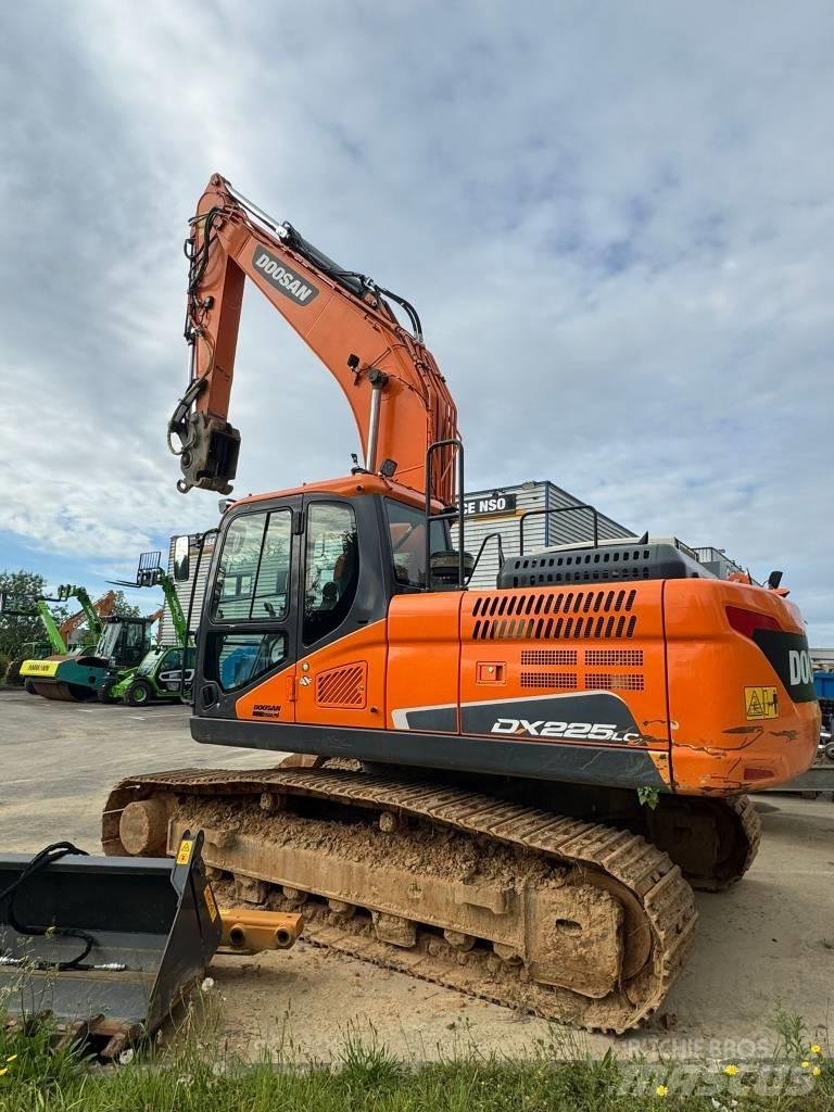 Doosan DX 225 LC-5 Paletli ekskavatörler