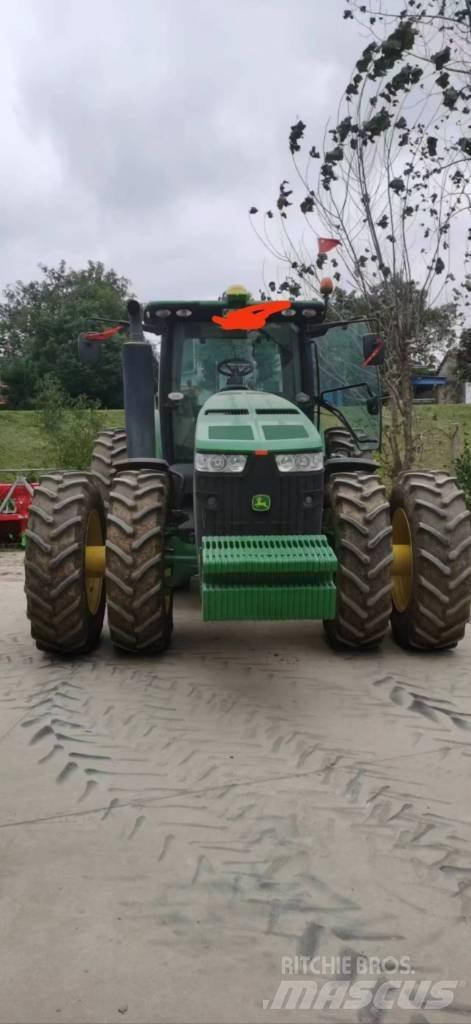 John Deere 8R·3204 Traktörler