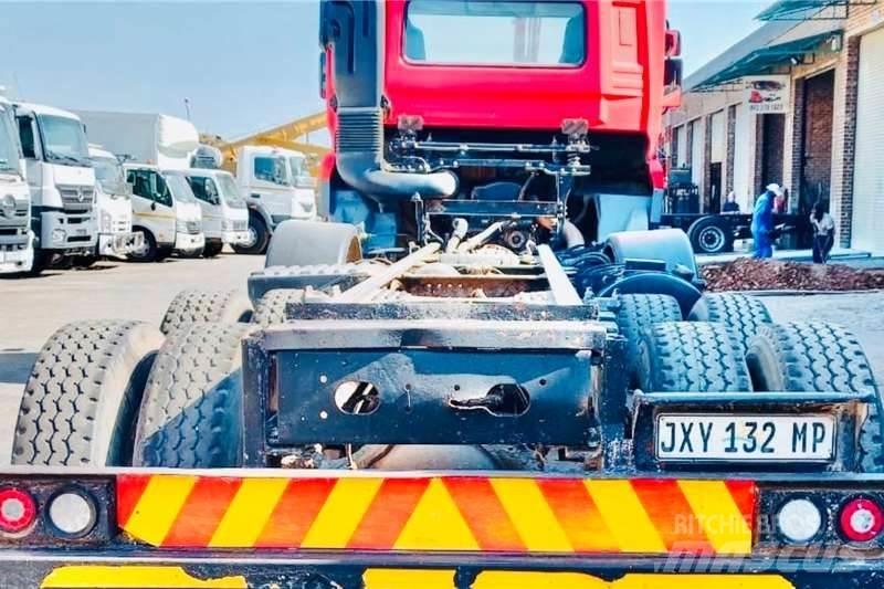 UD CGE 370 8x4 Diger kamyonlar
