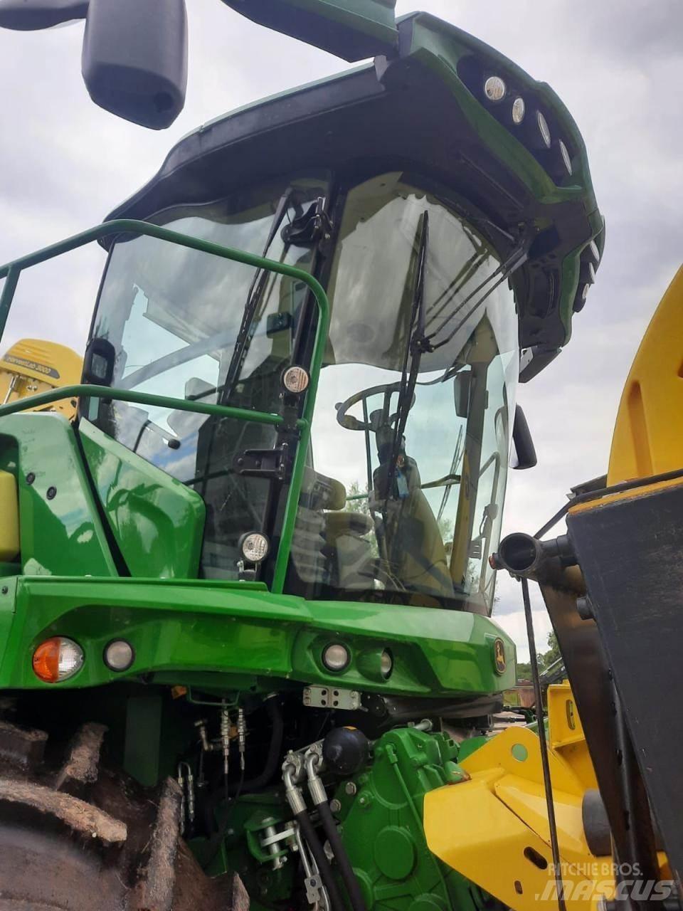 John Deere 8200 i Kendi yürür silaj makinalari