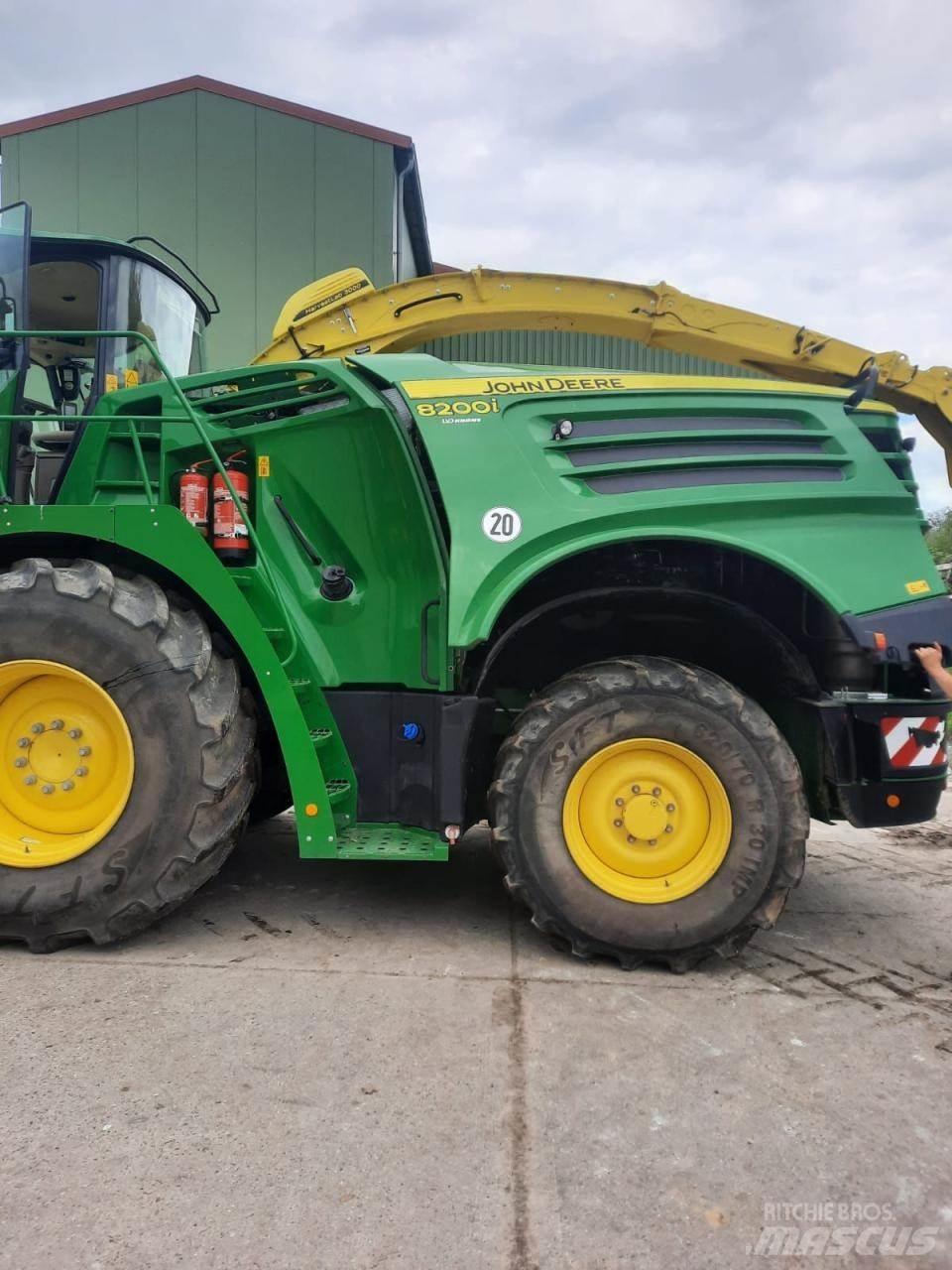 John Deere 8200 i Kendi yürür silaj makinalari