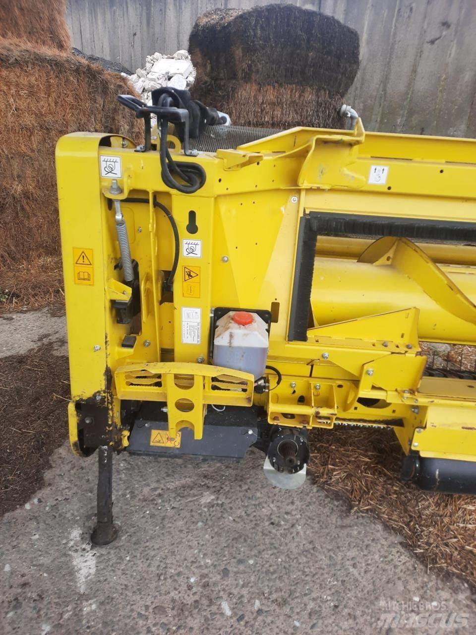 John Deere 8200 i Kendi yürür silaj makinalari