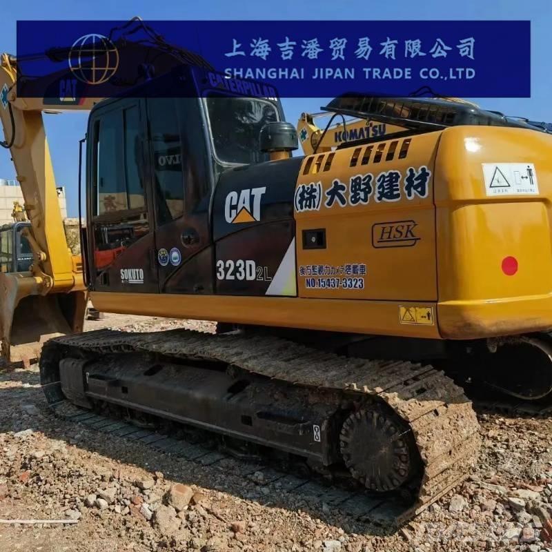 CAT 323 D Paletli ekskavatörler