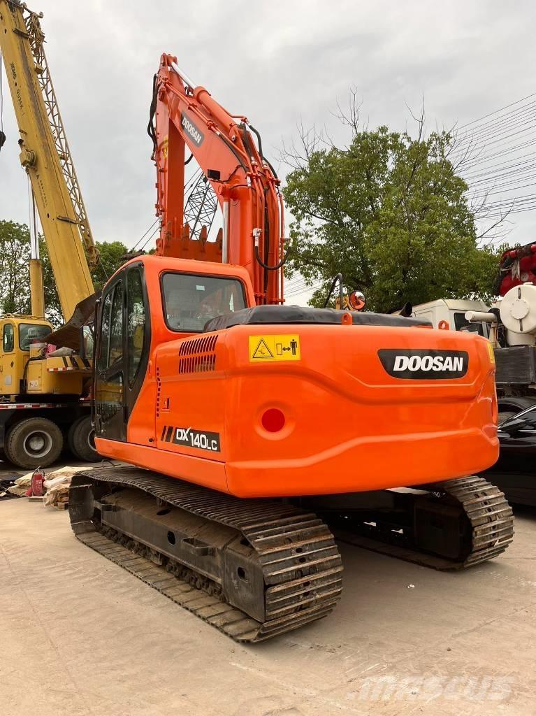 Doosan DX 140 Paletli ekskavatörler