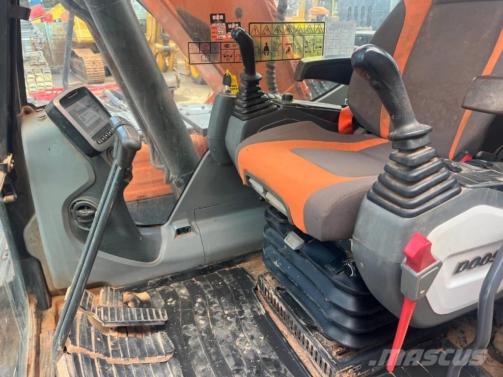 Doosan DX 140 LC Paletli ekskavatörler