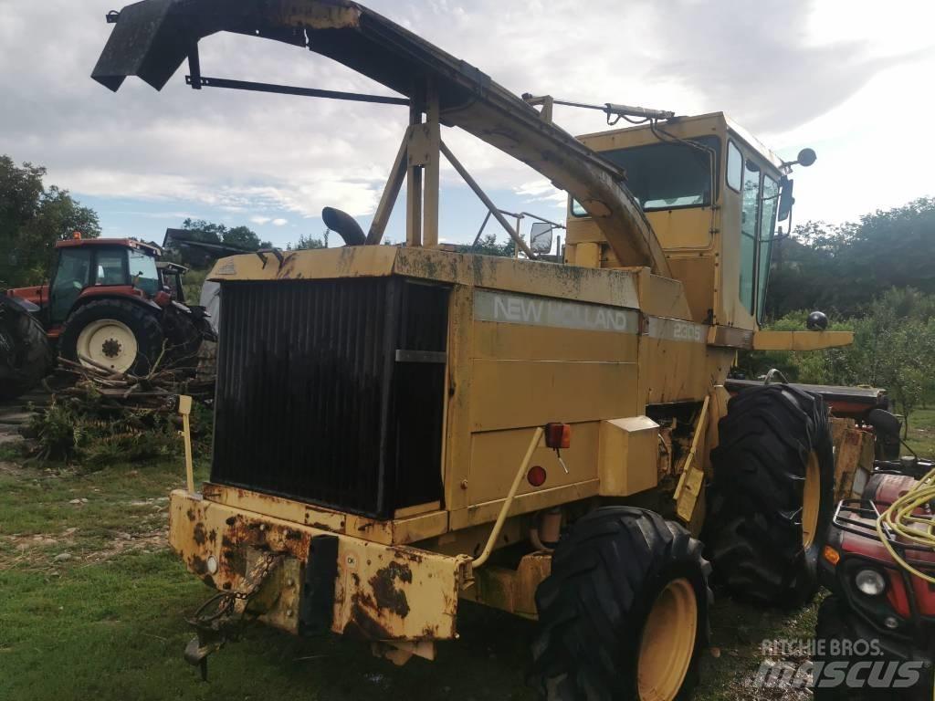 New Holland 2305 Kendi yürür silaj makinalari
