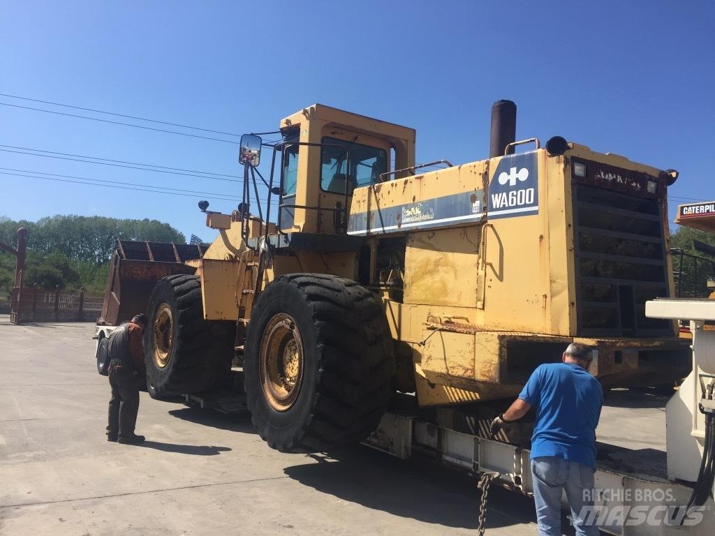 Komatsu WA600-1 Tekerlekli yükleyiciler