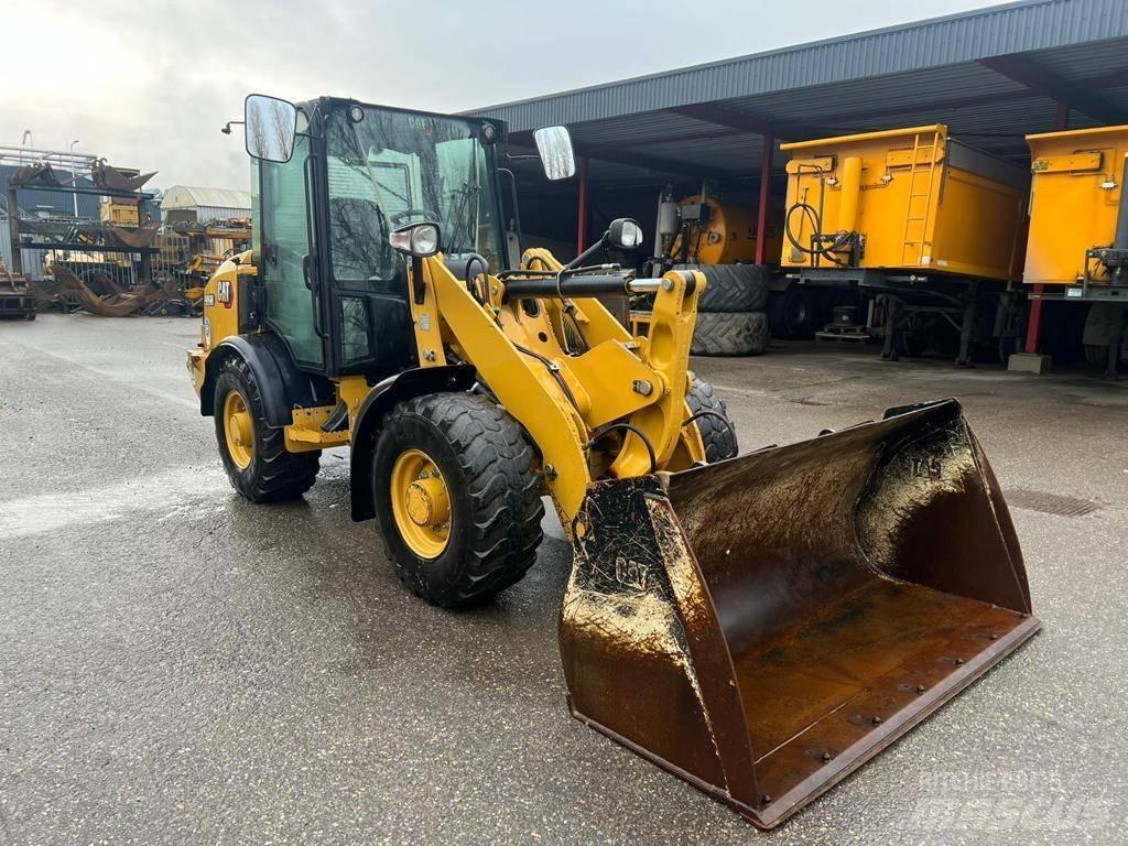 CAT 906M Tekerlekli yükleyiciler
