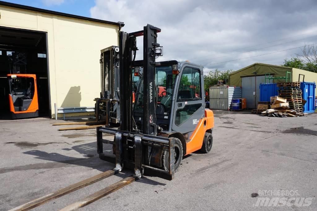 Toyota 02-8FDF30 Dizel forkliftler