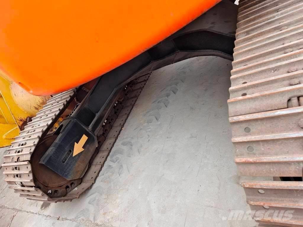 Hitachi ZX 135 US Paletli ekskavatörler