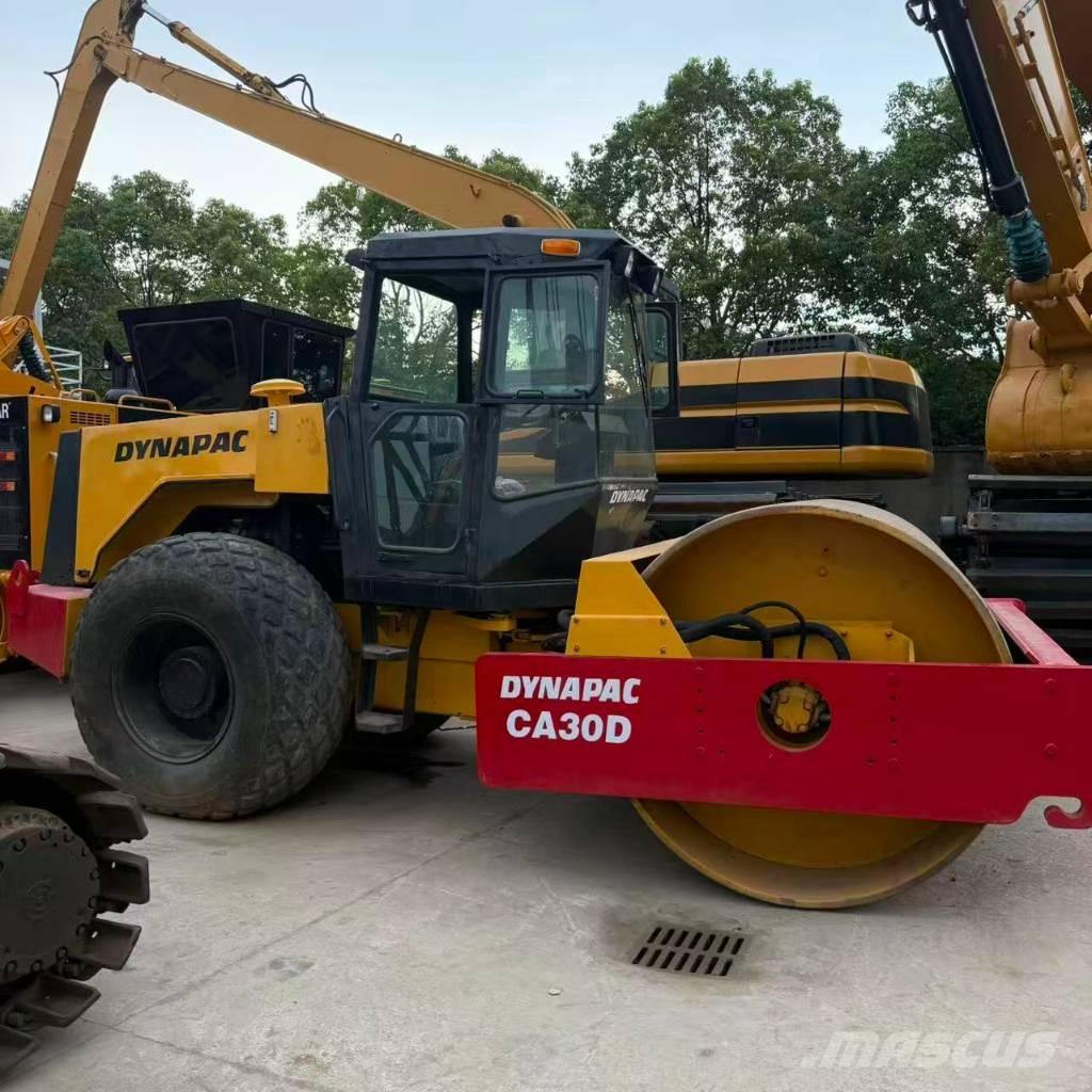 Dynapac CA 30 D Tek tamburlu silindirler