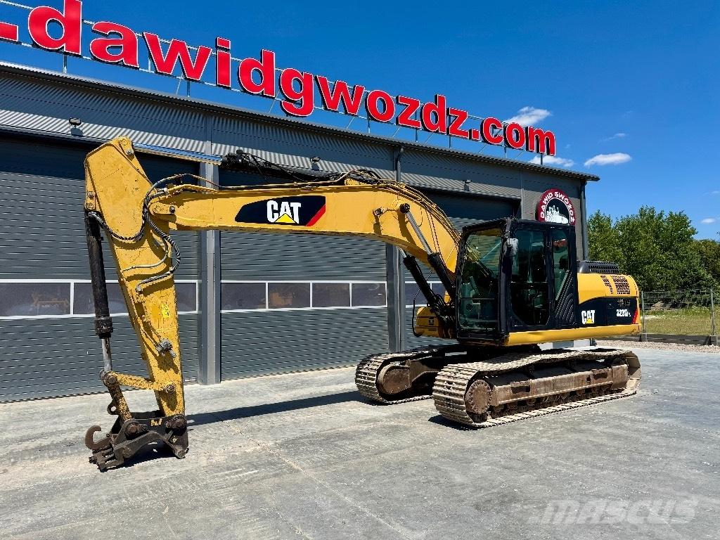 CAT 323 D LN Paletli ekskavatörler