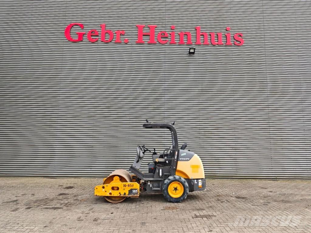 Volvo SD 25 Pnömatik lastikli silindirler