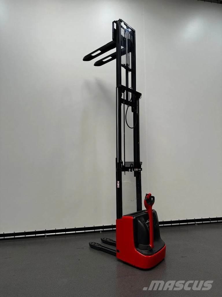 Linde L 12 I Yaya kumandali istif makinasi