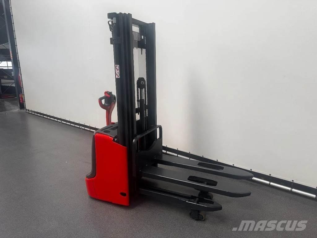Linde L 12 I Yaya kumandali istif makinasi