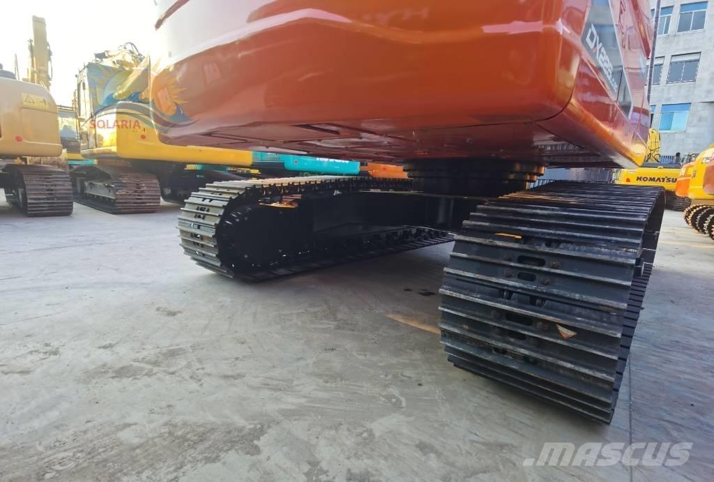 Doosan DX 225 LC Paletli ekskavatörler