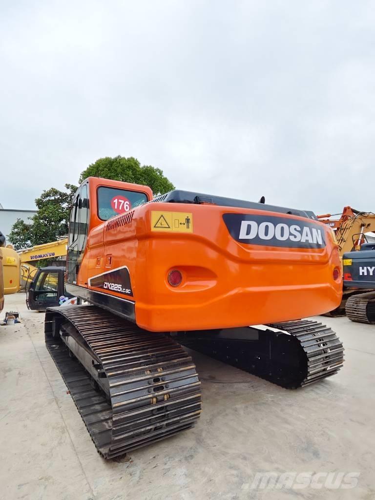 Doosan DX 225 LC-9C Paletli ekskavatörler