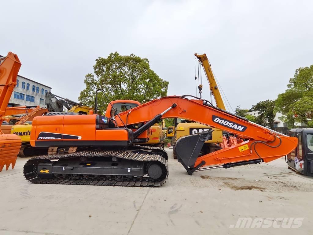 Doosan DX 225 LC-9C Paletli ekskavatörler
