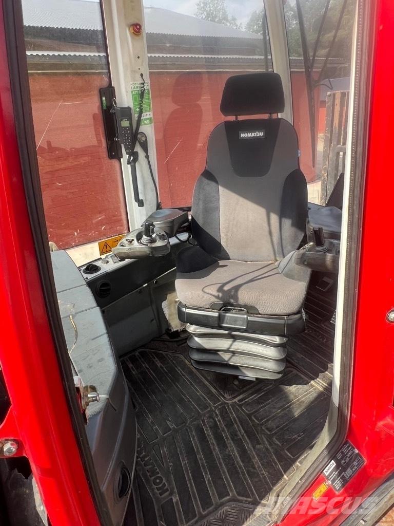 Komatsu 865 Tomruk yükleyici traktörler