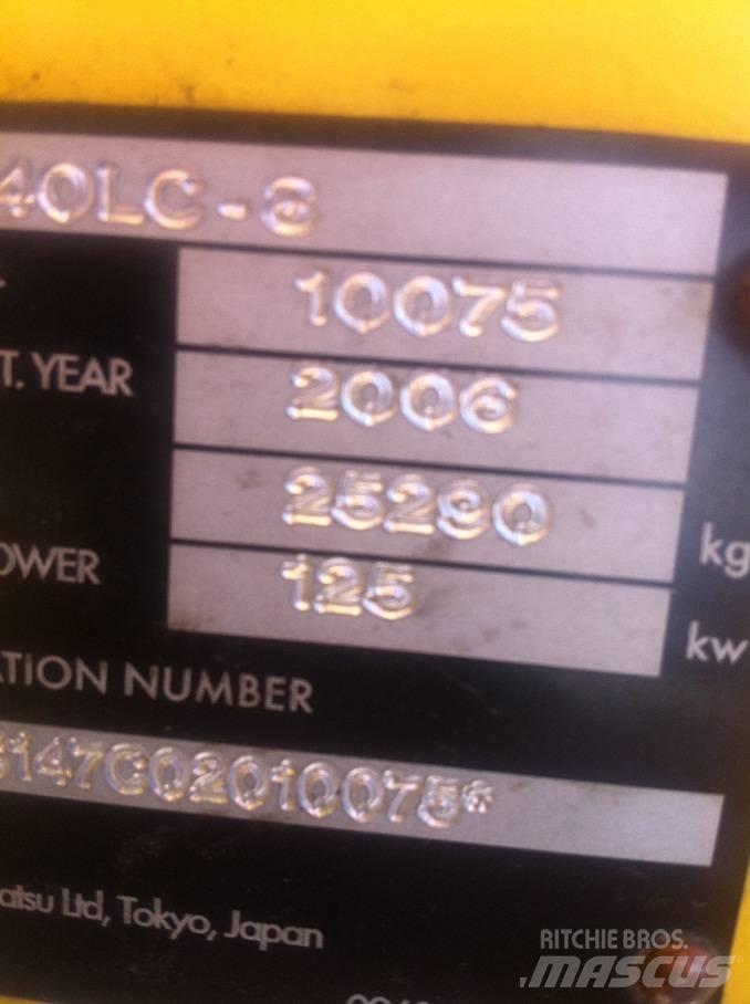 Komatsu PC240-8 Paletli ekskavatörler
