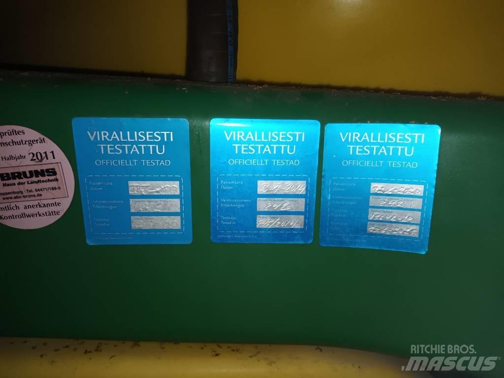 John Deere 840 Çekilir pülverizatörler