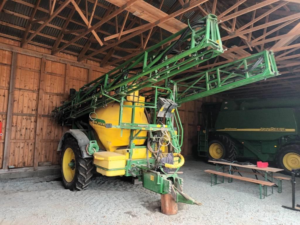 John Deere 840 Çekilir pülverizatörler