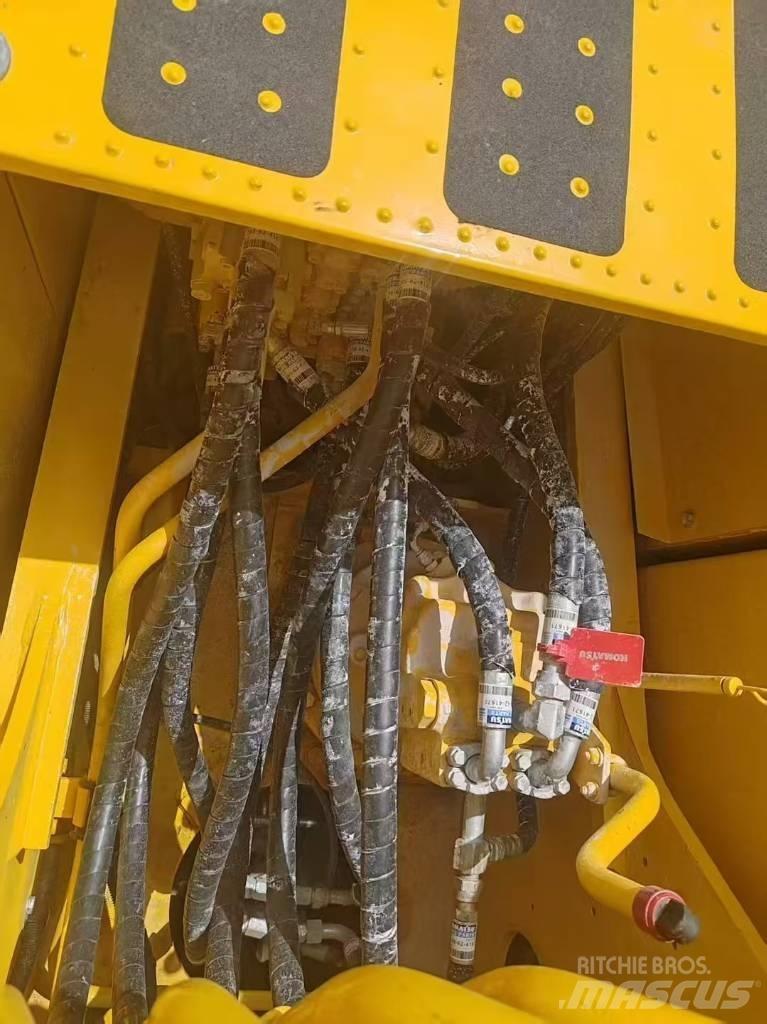 Komatsu 200-8 Paletli ekskavatörler