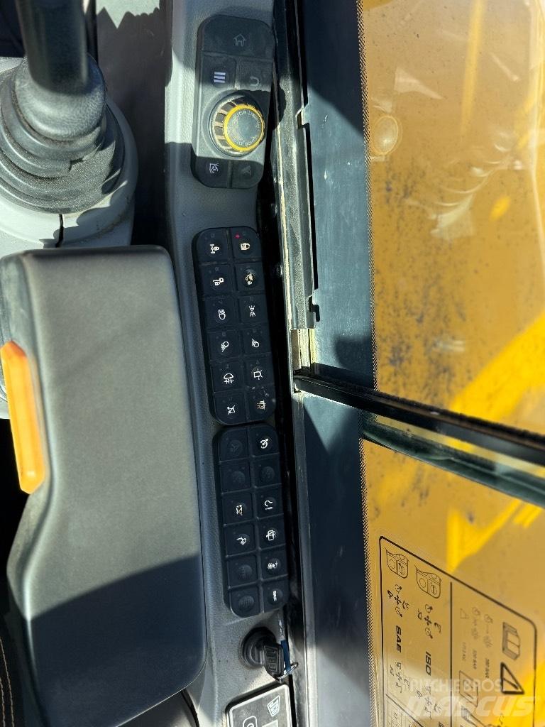 JCB Hydradig Lastik tekerli ekskavatörler
