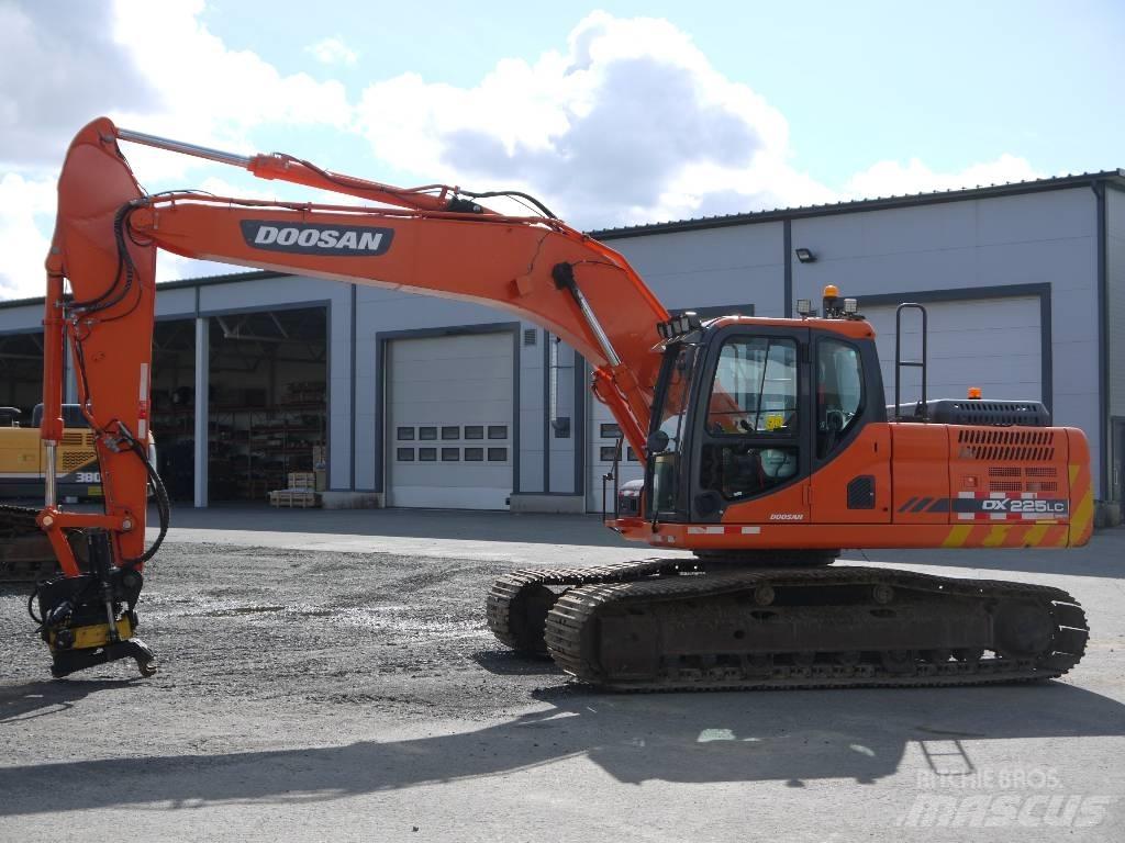 Doosan DX 225 LC-3 Paletli ekskavatörler