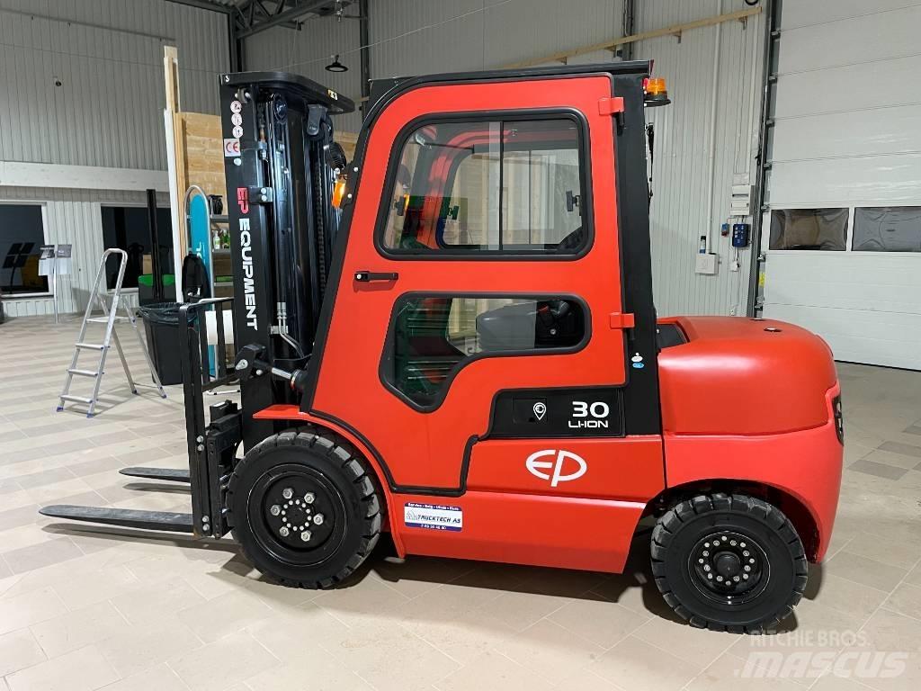 EP EFL302 Elektrikli forkliftler