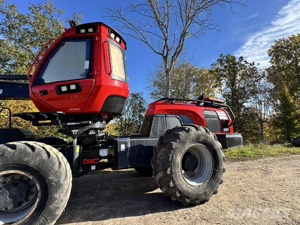 Komatsu 951 Biçerdöverler