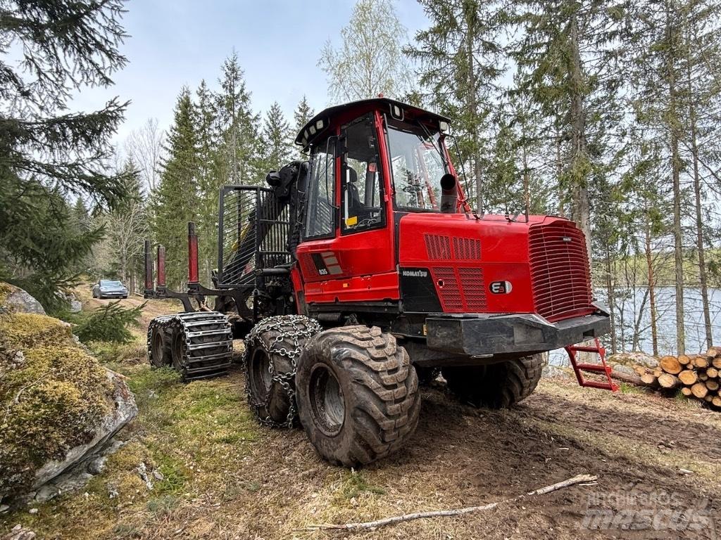 Komatsu 835 Tomruk yükleyici traktörler