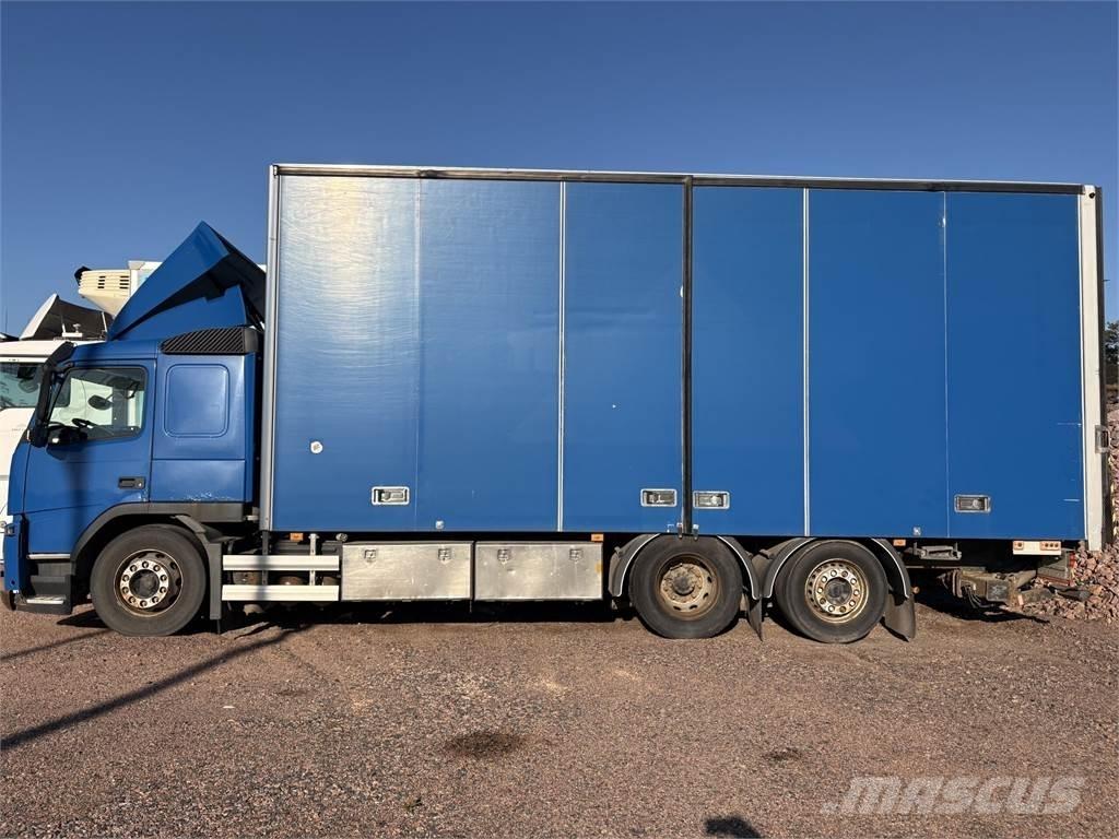 Volvo FM330 6x2 Kapali kasa kamyonlar