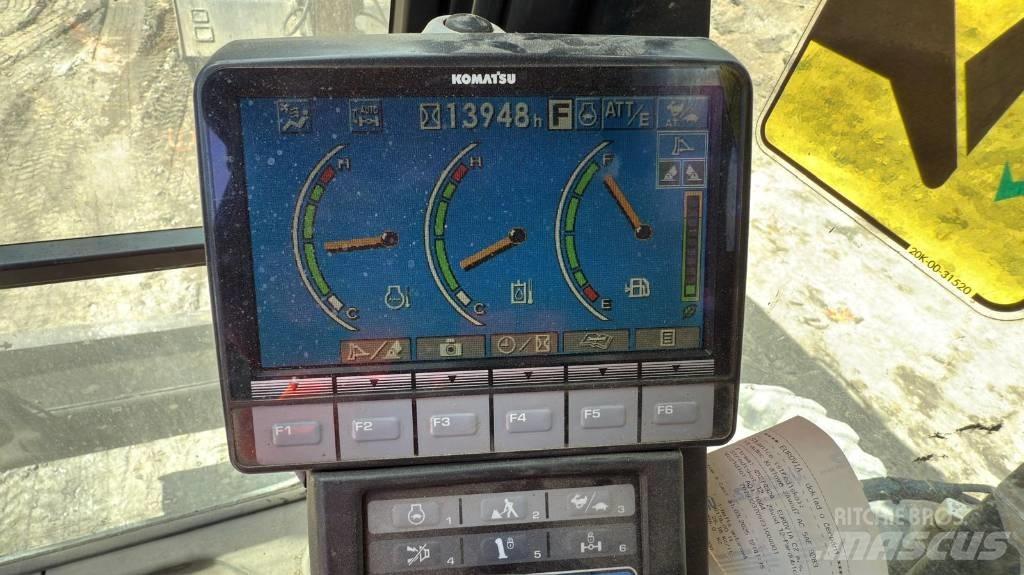 Komatsu PW 148-8 Lastik tekerli ekskavatörler