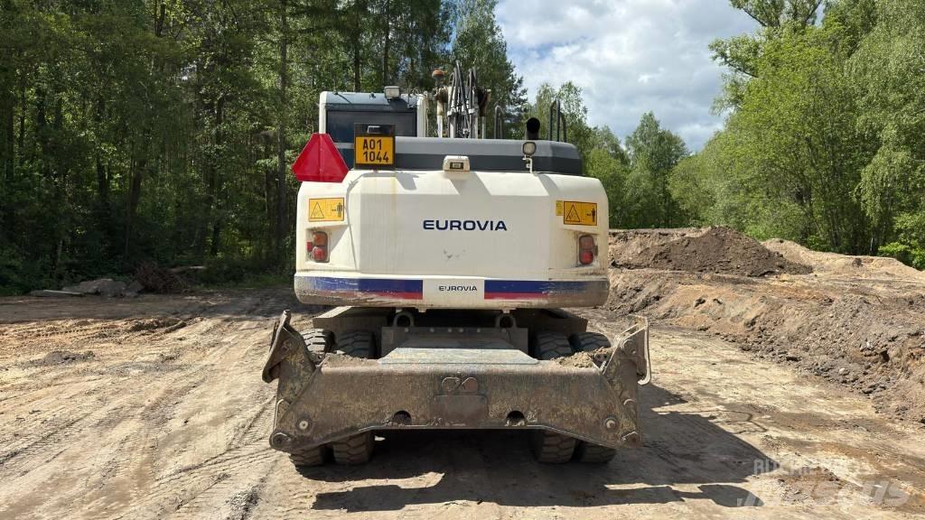 Komatsu PW 148-8 Lastik tekerli ekskavatörler