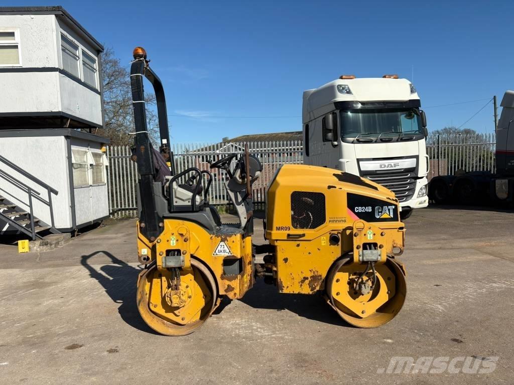 CAT CB 24 B Çift tamburlu silindirler