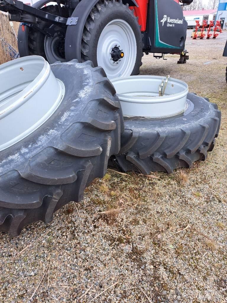  Paripyörät 520/85R42 Tekerlekler