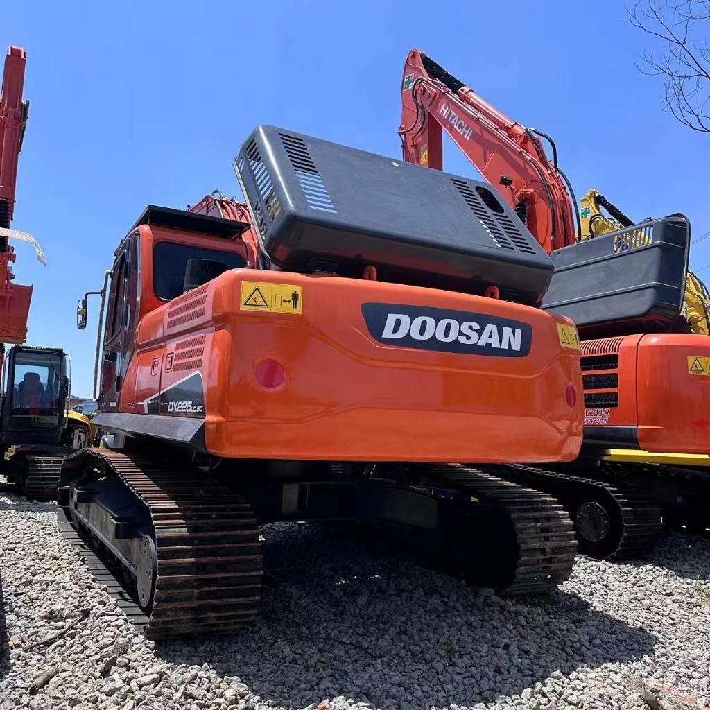 Doosan DX 225 LC Paletli ekskavatörler