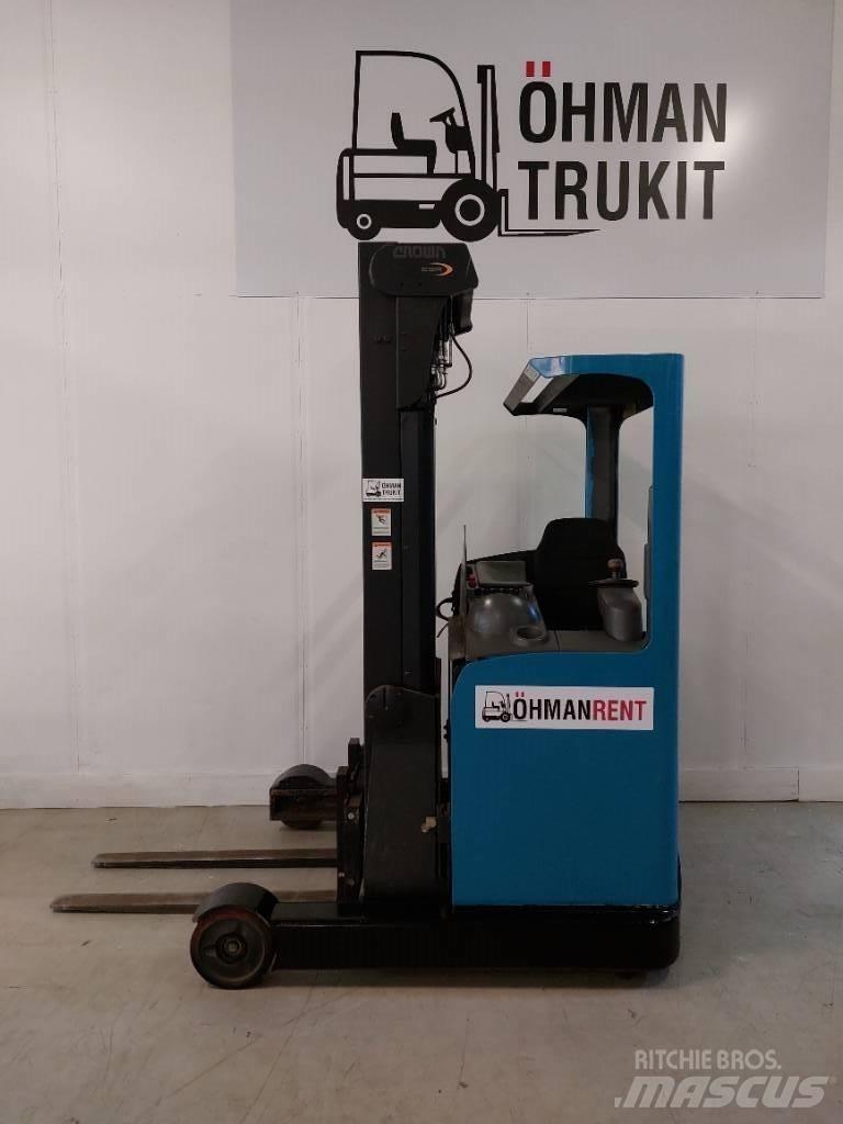 Crown ESR 4500 Reach truck - depo içi istif araçları
