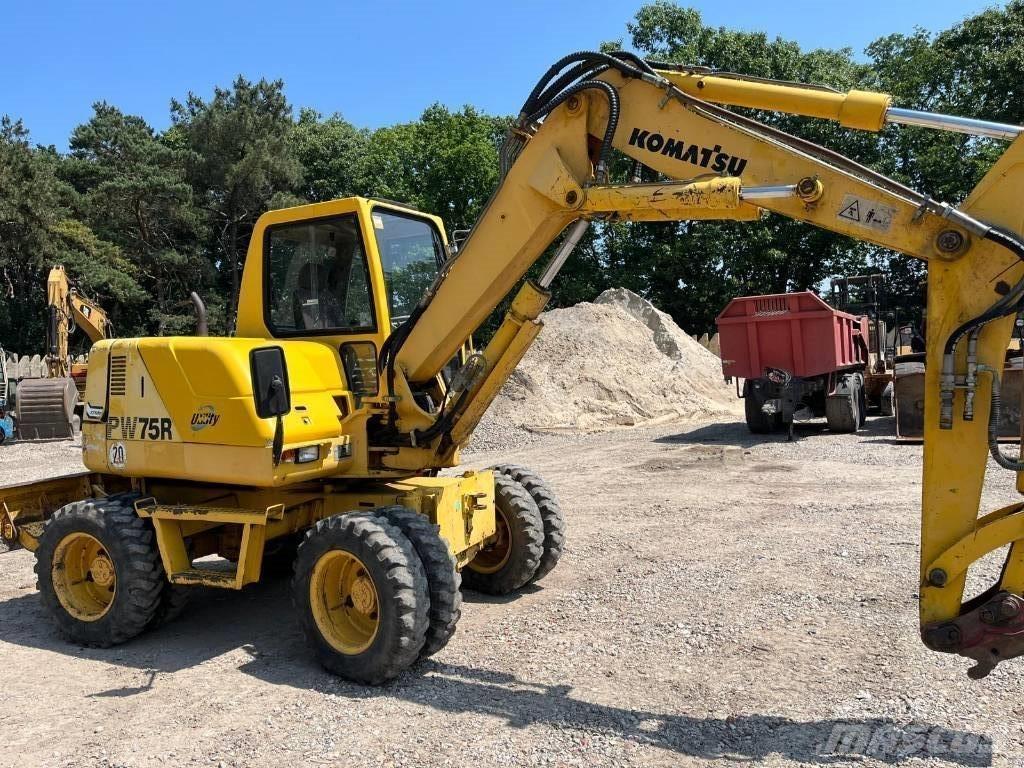 Komatsu PW 75 R Lastik tekerli ekskavatörler