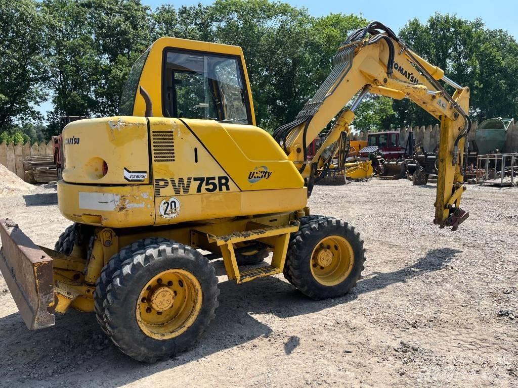 Komatsu PW 75 R Lastik tekerli ekskavatörler