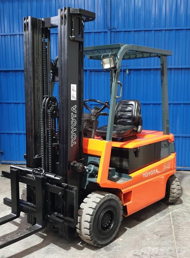 Toyota FBM 25 Elektrikli forkliftler