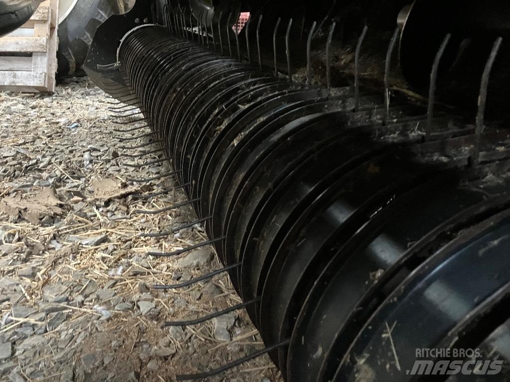 New Holland BR 7060 Rulo balya makinalari