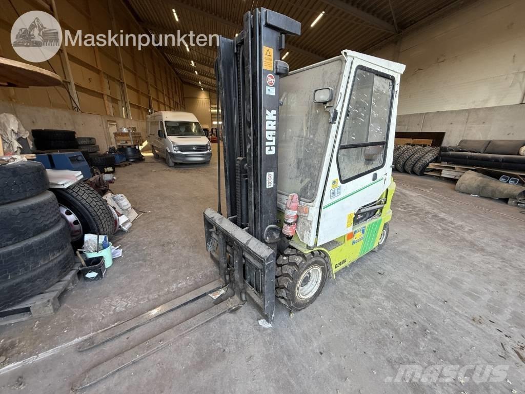 Clark CEM 25 Dizel forkliftler