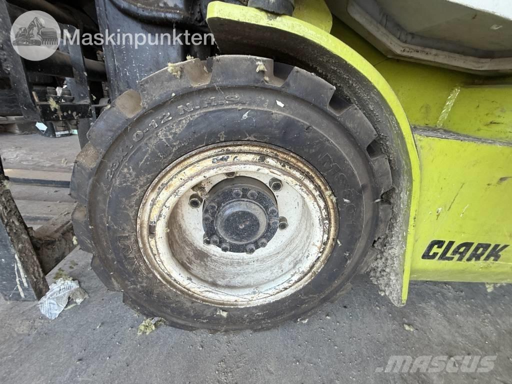Clark CEM 25 Dizel forkliftler