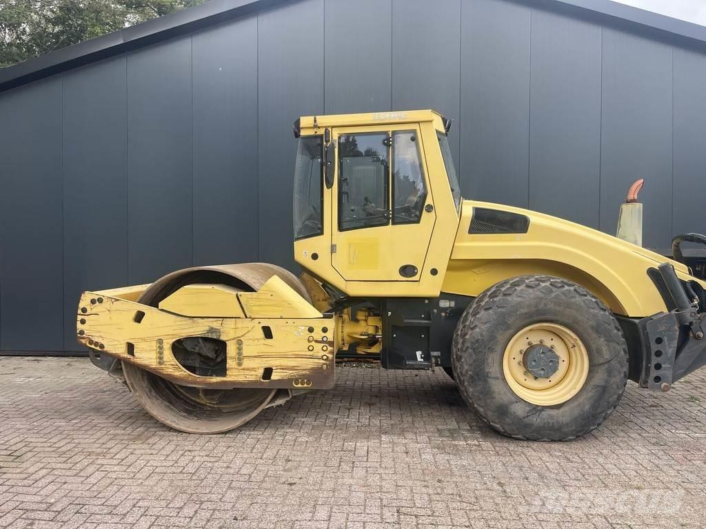 Bomag Bw 213 Pnömatik lastikli silindirler